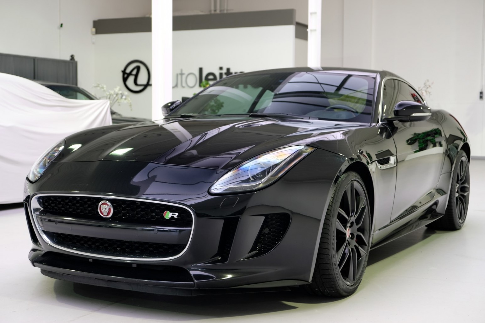 2014-Jaguar-F-Type-5.0-V8-R-Coupe-Santorini-Black-metallic-...