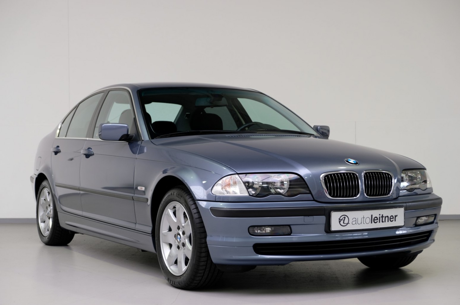 1998 BMW 320i Executive E46 Stahlblau metallic for sale at Auto Leitner ...